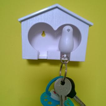 Obesek in hišica za ključe vrabec - dvojen - belo, črna 